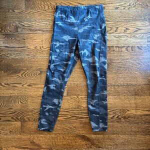 Athleta Ultimate Camo 7/8 Tight Leggings Gray Blue Size Small